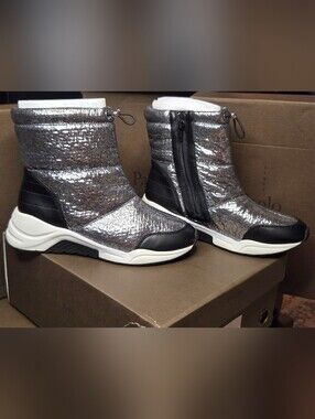 Linea Paolo Gillie Metallic Silver Puffer Winter Boots Size 7 NIB